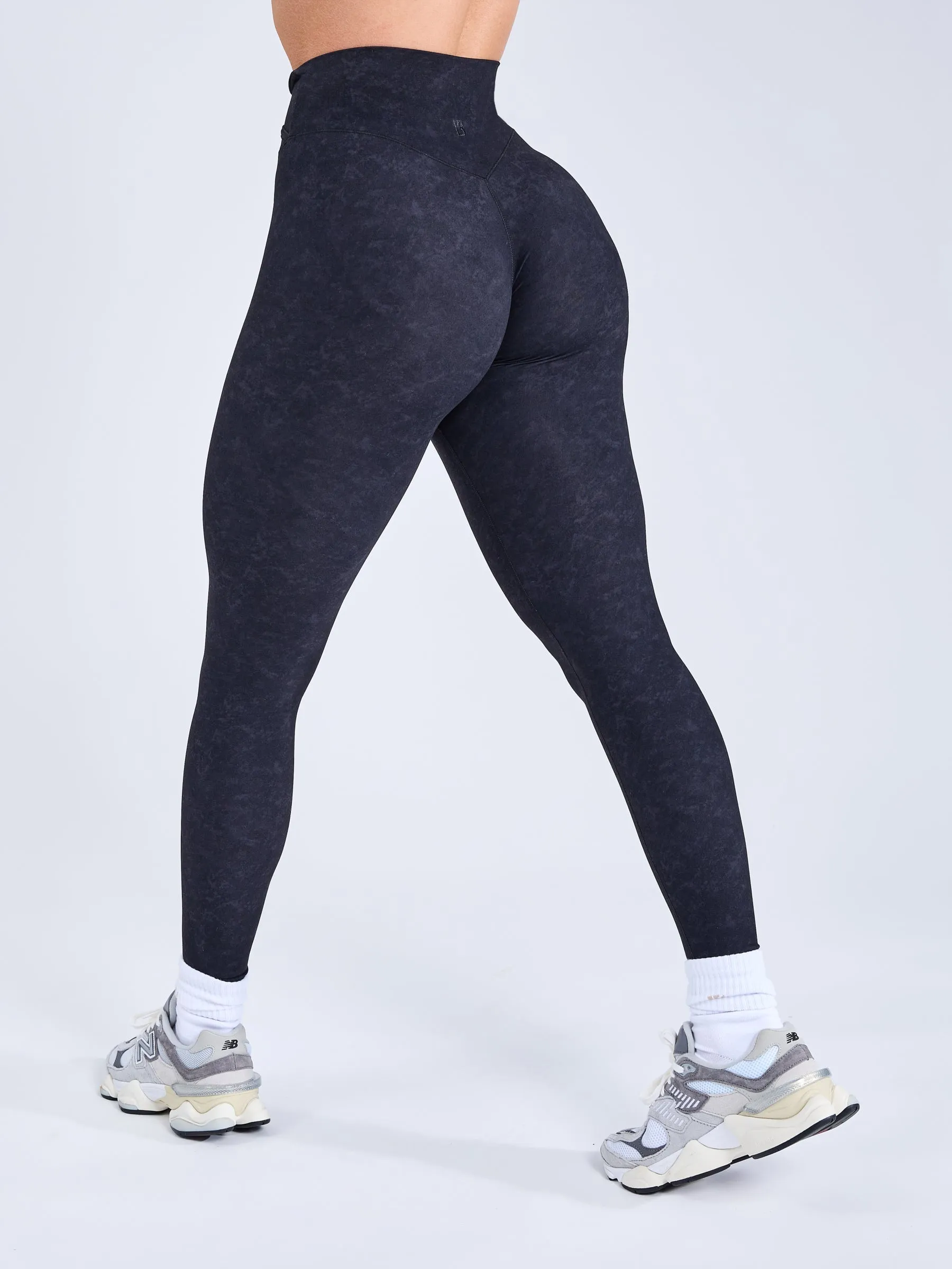 Girlfriend Legging - Onyx Black Mineral Wash