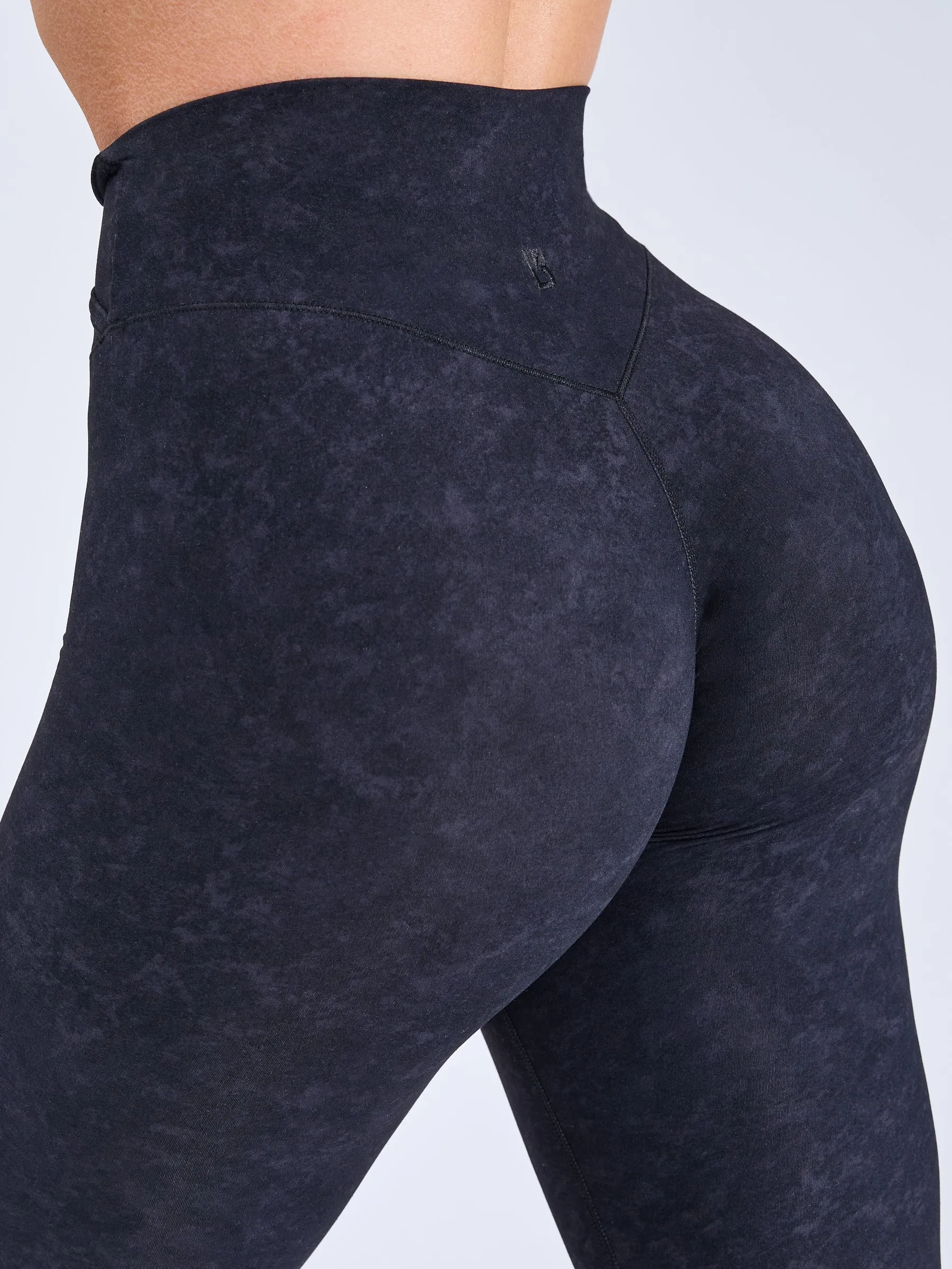 Girlfriend Legging - Onyx Black Mineral Wash